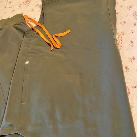 Figs Forest Green Scrub Set XXL/3XTall - Picture 2 of 3